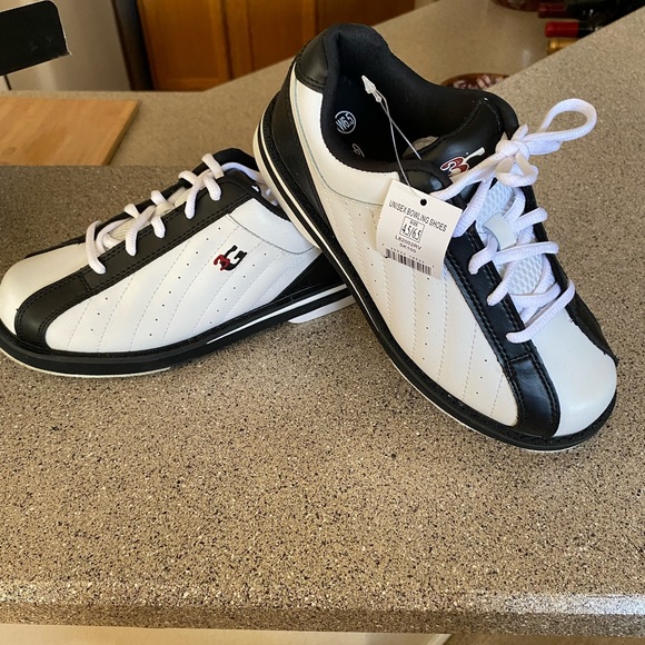 New w/box unisex bowling shoes, comes from smoke and pet free home - Picture 3 of 3